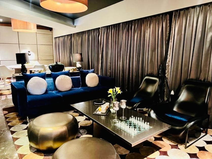 The Park Hyderabad, Banjara Hills Near Hussain Sagar Lake Dış mekan fotoğraf The interior of a suite at the hotel