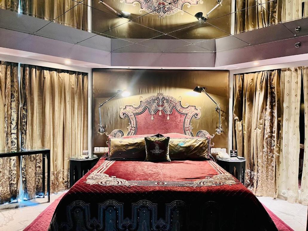 The Park Hyderabad, Banjara Hills Near Hussain Sagar Lake Dış mekan fotoğraf The bedroom of the suite