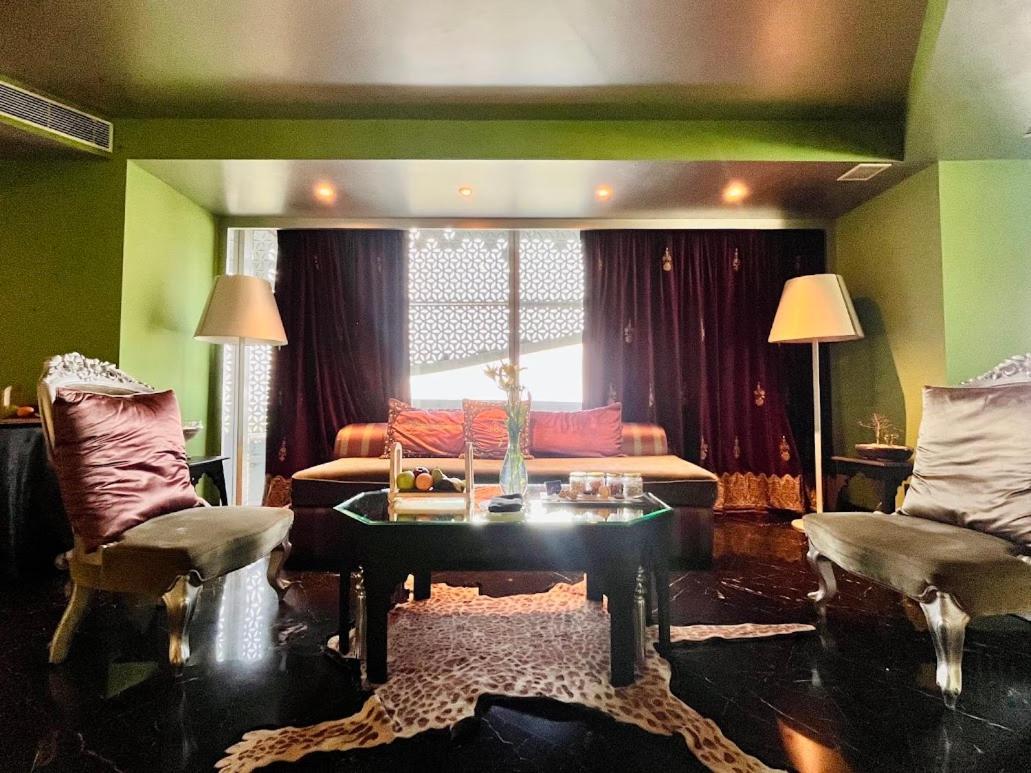 The Park Hyderabad, Banjara Hills Near Hussain Sagar Lake Dış mekan fotoğraf The interior of a suite at the Mandarin Oriental, Munich
