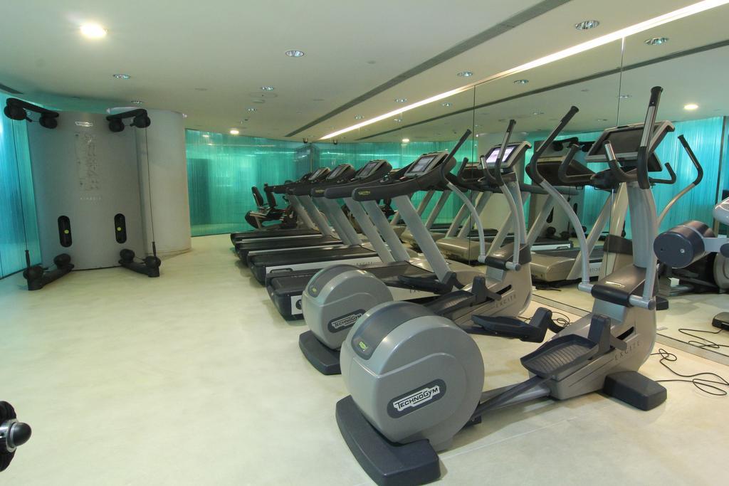 The Park Hyderabad, Banjara Hills Near Hussain Sagar Lake Dış mekan fotoğraf The gym at the hotel