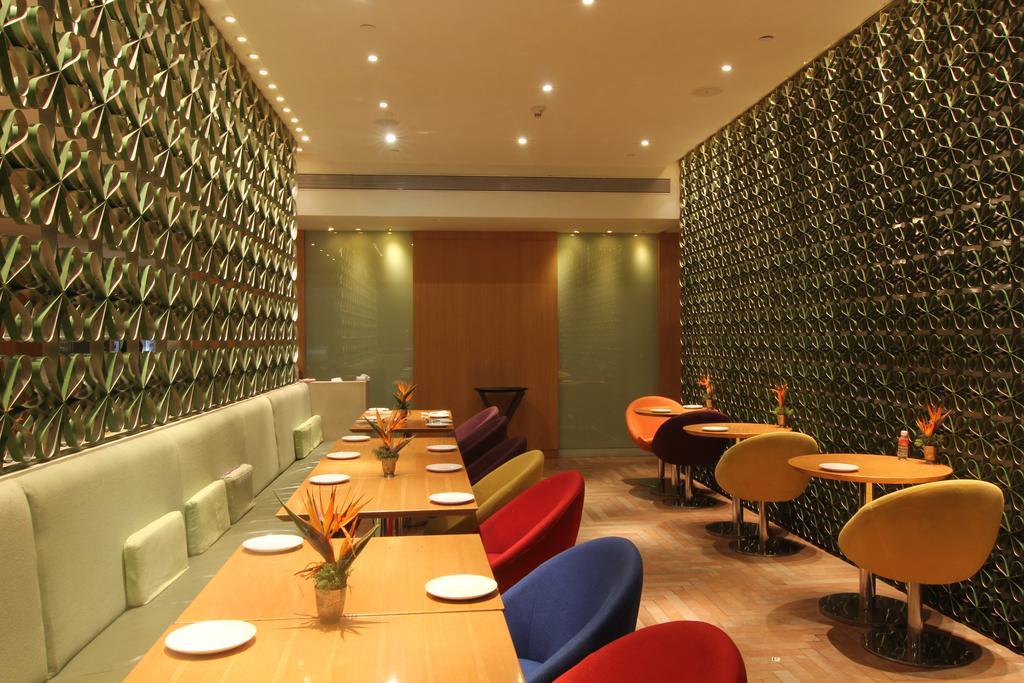 The Park Hyderabad, Banjara Hills Near Hussain Sagar Lake Dış mekan fotoğraf Interior of the restaurant