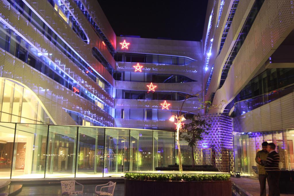 The Park Hyderabad, Banjara Hills Near Hussain Sagar Lake Dış mekan fotoğraf The interior of the complex