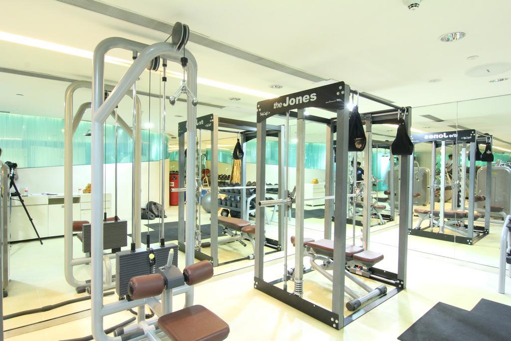 The Park Hyderabad, Banjara Hills Near Hussain Sagar Lake Dış mekan fotoğraf The gym at the hotel