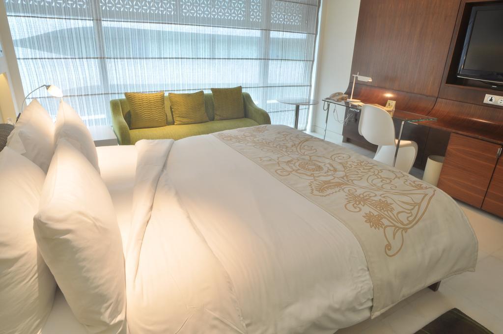 The Park Hyderabad, Banjara Hills Near Hussain Sagar Lake Dış mekan fotoğraf A bedroom at the hotel