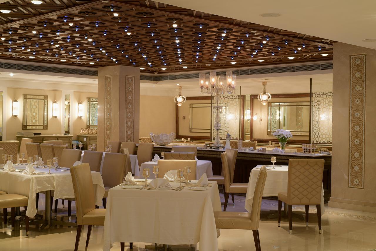 The Park Hyderabad, Banjara Hills Near Hussain Sagar Lake Dış mekan fotoğraf The restaurant