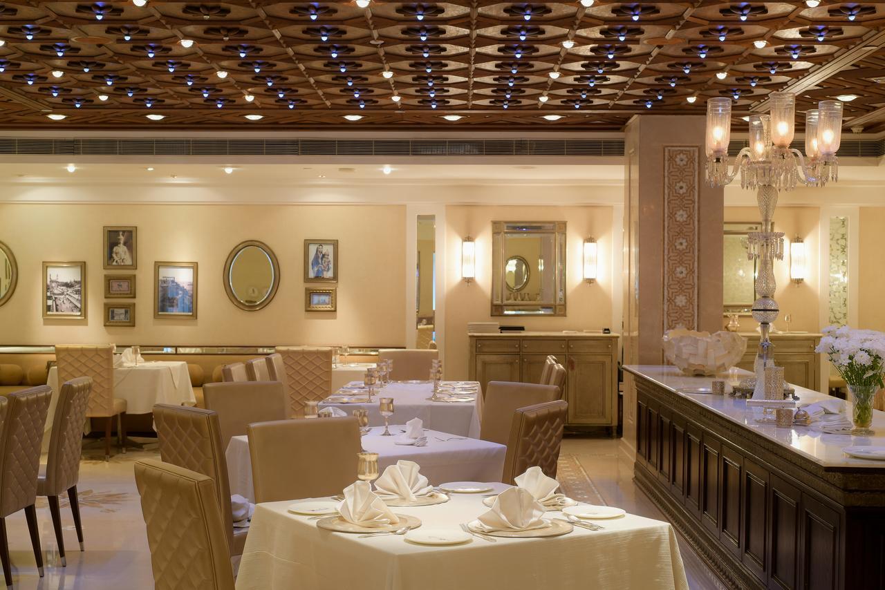 The Park Hyderabad, Banjara Hills Near Hussain Sagar Lake Dış mekan fotoğraf The restaurant