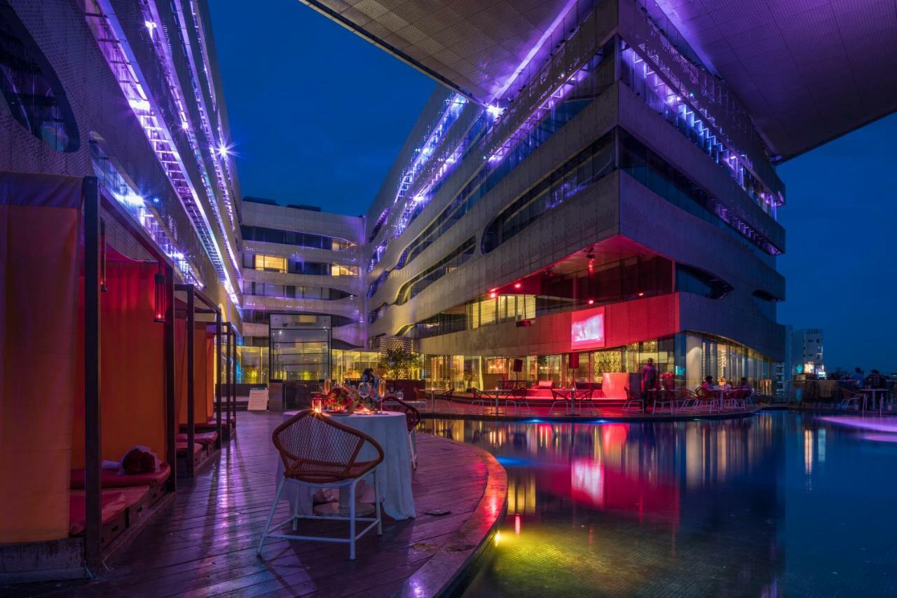 The Park Hyderabad, Banjara Hills Near Hussain Sagar Lake Dış mekan fotoğraf The pool at the hotel